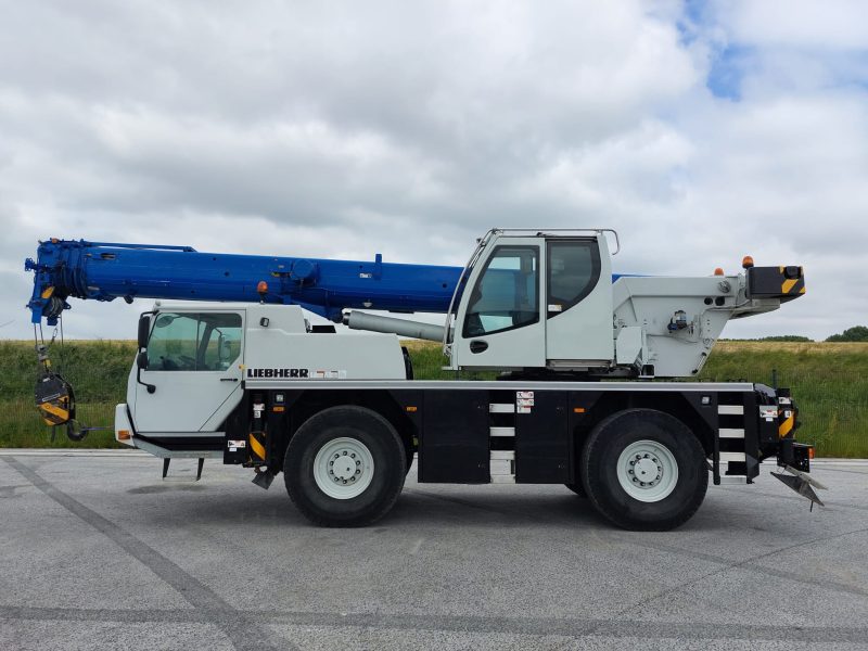 LIEBHERR 1030-2.1  35 Ton - Image 16