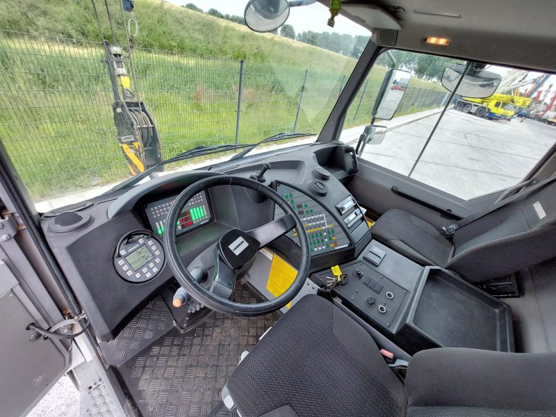 LIEBHERR 1030-2.1  35 Ton - Image 11
