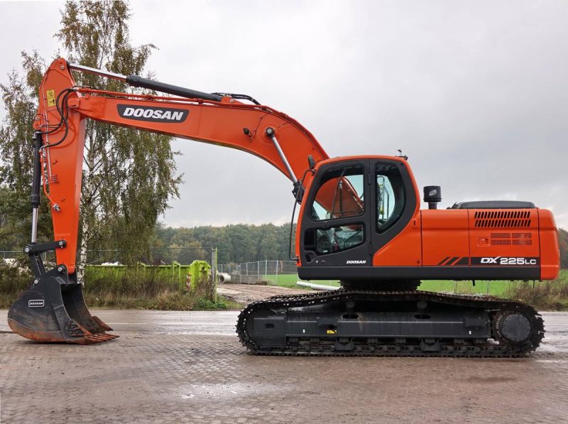 Doosan DX225 ( MACHINE/308 HOURS)