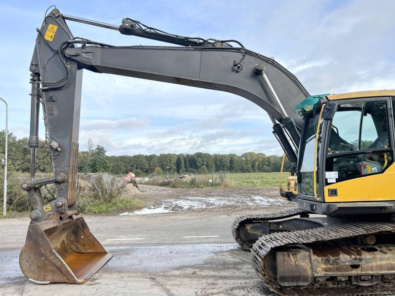 Volvo EC240CL - Image 3