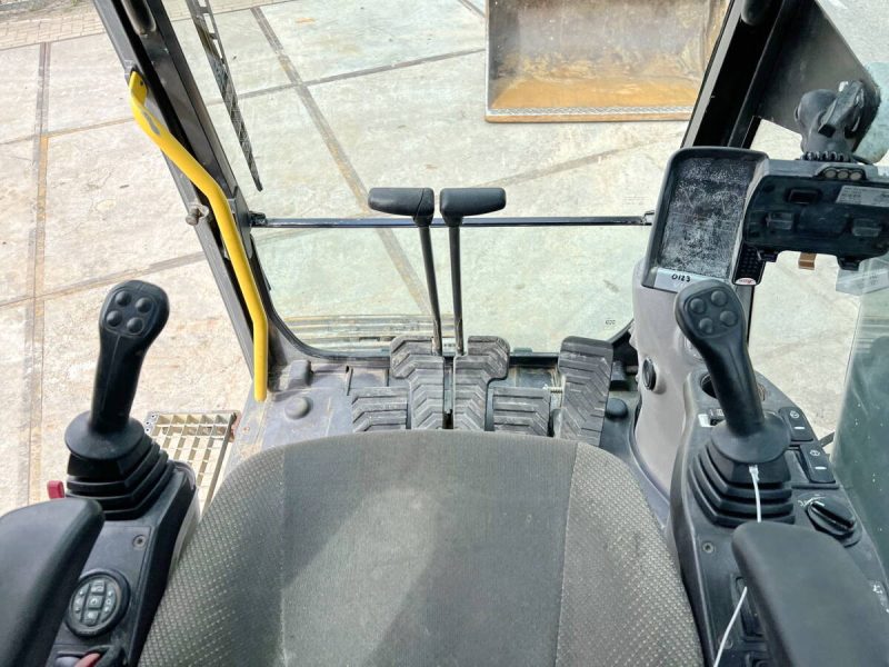 Volvo EC240CL - Image 4