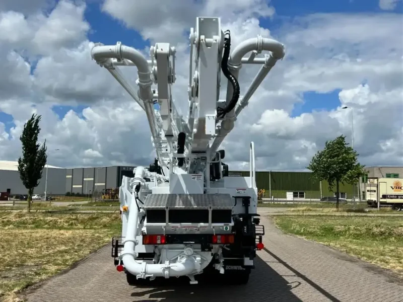 Mercedes Arocs 2840 6x4 Schwing 36 m Concrete pump - Image 6