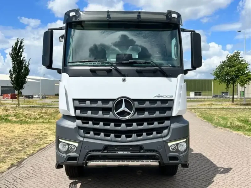 Mercedes Arocs 2840 6x4 Schwing 36 m Concrete pump - Image 3