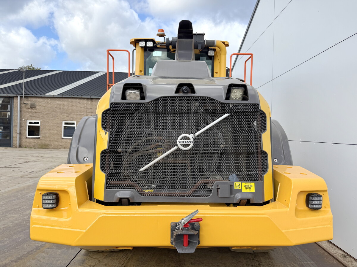 Volvo L120H - Image 11