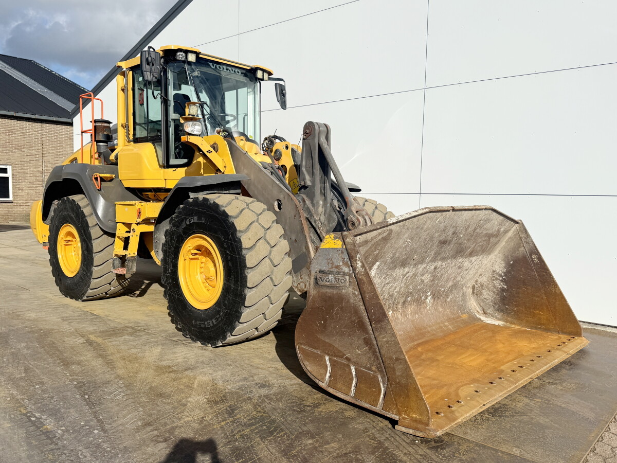 Volvo L120H - Image 9