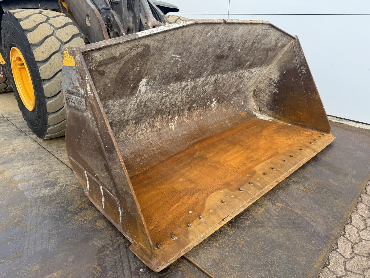 Volvo L120H - Image 6