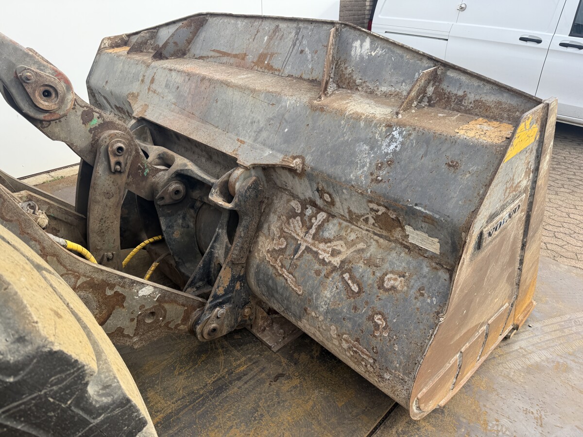 Volvo L120H - Image 5