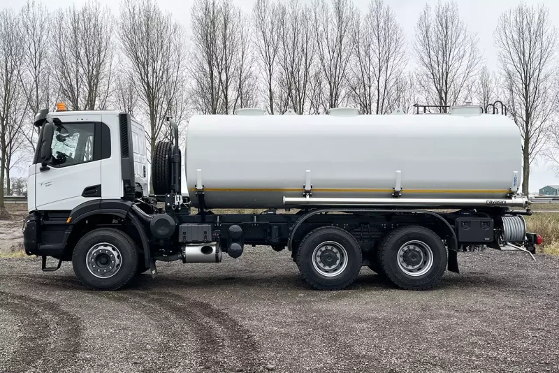 Iveco  380 6x4 Water  Truck - Image 3