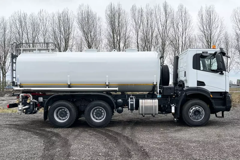 Iveco  380 6x4 Water  Truck - Image 17