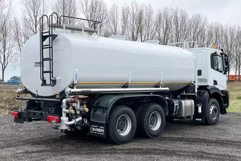 Iveco  380 6x4 Water  Truck - Image 16