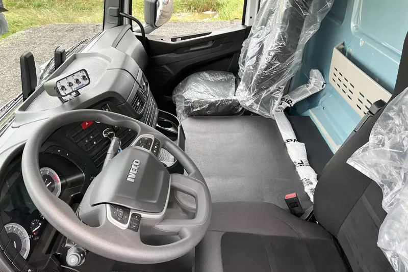Iveco  380 6x4 Water  Truck - Image 15