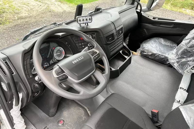 Iveco  380 6x4 Water  Truck - Image 14