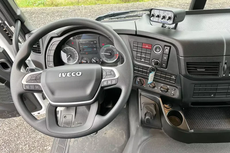 Iveco  380 6x4 Water  Truck - Image 13