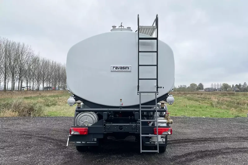 Iveco  380 6x4 Water  Truck - Image 8