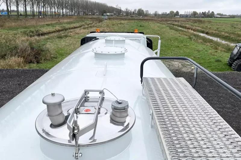 Iveco  380 6x4 Water  Truck - Image 7
