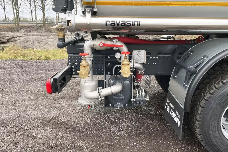 Iveco  380 6x4 Water  Truck - Image 6