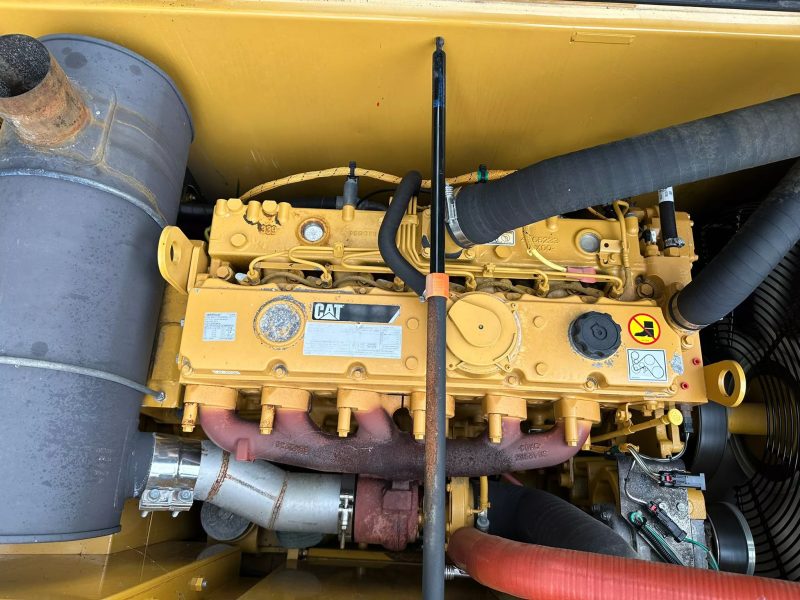 Caterpillar 320D2 - Image 2