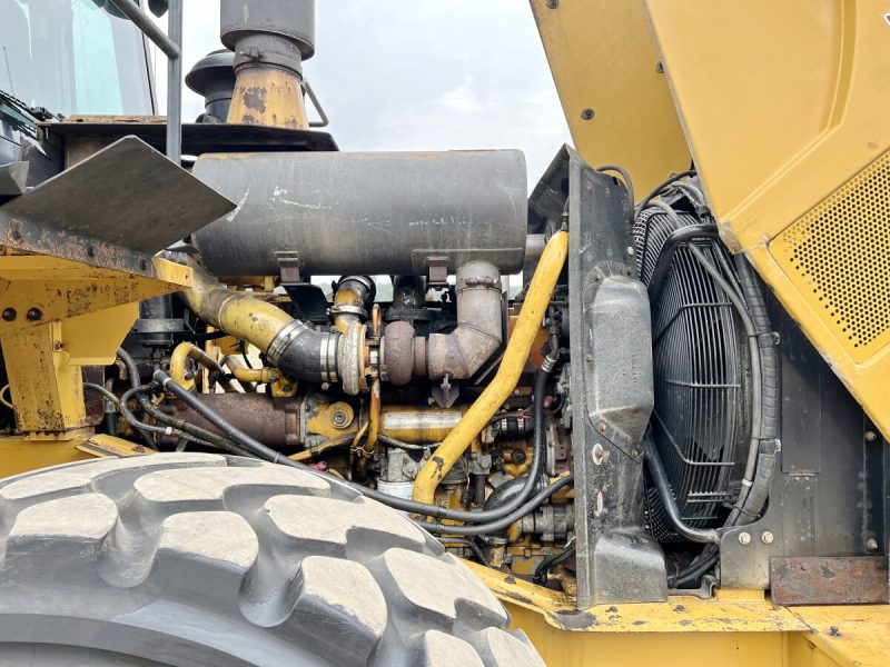 Caterpillar 966G Wheel Loader - Image 3