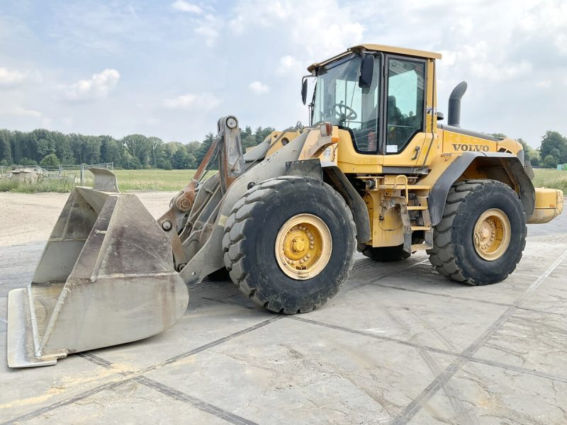 Volvo L120F Wheel Loader - Image 8