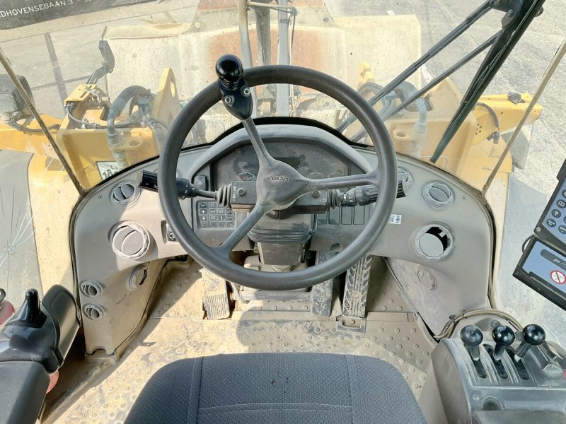 Volvo L120F Wheel Loader - Image 5