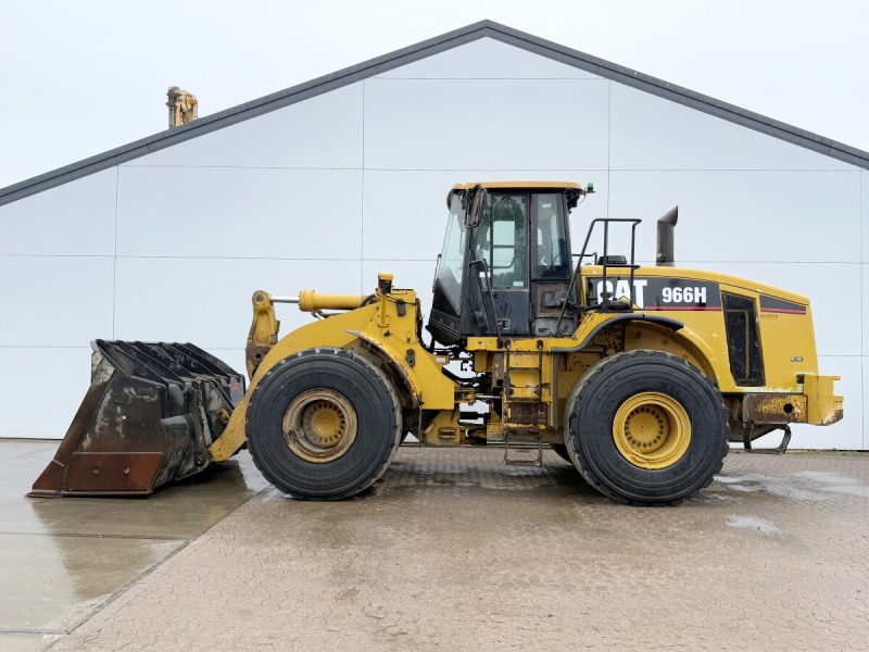 Caterpillar 966H Wheel Loader.