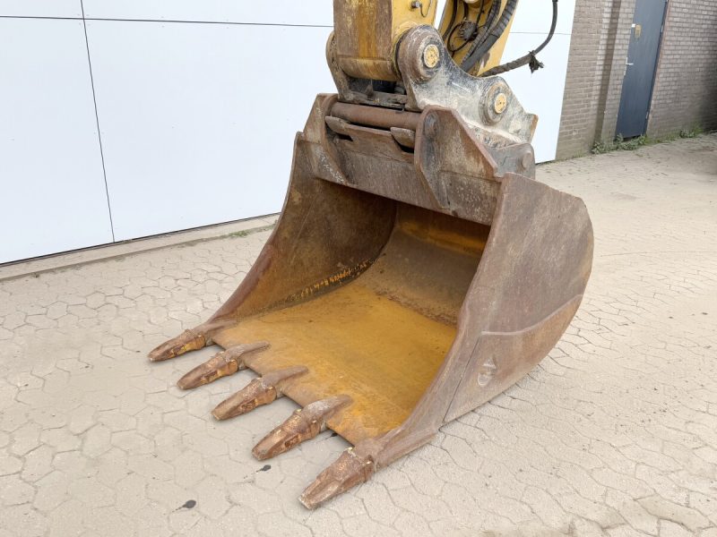 Caterpillar 330 - Image 5