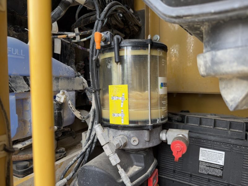 Caterpillar 330 - Image 4